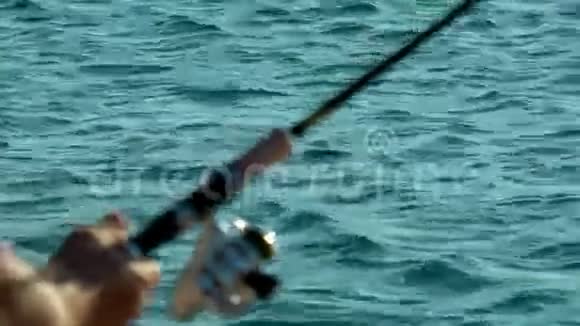 海边的渔夫视频的预览图