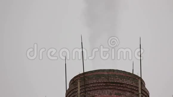 烟来自烟囱视频的预览图