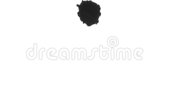 黑色油墨油漆溅在白色纹理背景视频的预览图