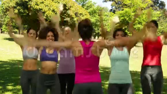 健身班做明星一起跳视频的预览图