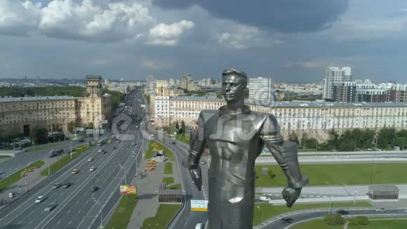 莫斯科加加林广场尤里加加林纪念碑的鸟瞰图视频的预览图