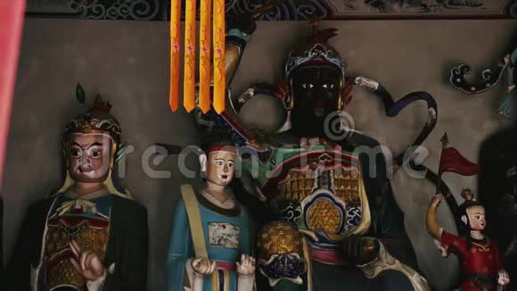 中国寺庙的佛像缓慢运输视频的预览图