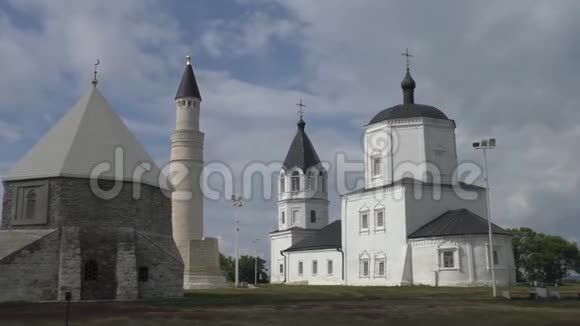 俄罗斯布尔加的穆斯林陵墓和东正教教堂视频的预览图