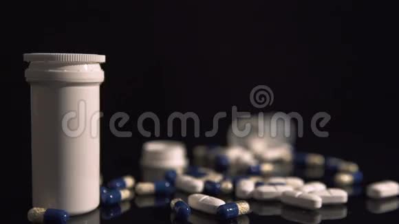 从容器改为药片和药丸视频的预览图