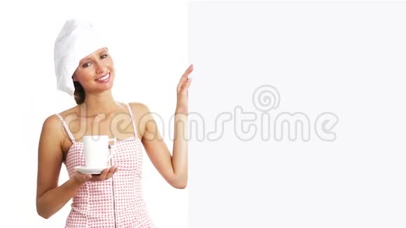 带杯子的女厨师表示白色广告牌咖啡茶巧克力营销理念视频的预览图