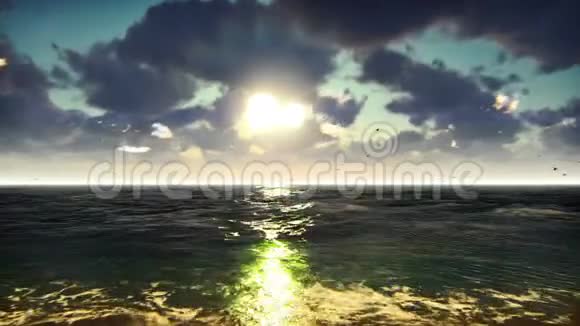 美丽日出的海景海上度假大自然度假胜地美丽的夏天循环的背景视频的预览图