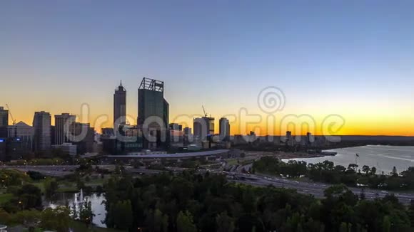 时光流逝澳大利亚珀斯市天际线日出视频的预览图
