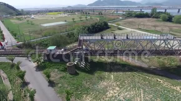 韩国亚洲三郎金和金海之间的Nakdong河上的各种桥梁视频的预览图