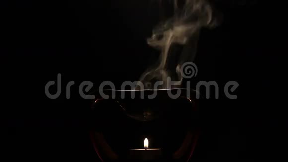 动作中的油燃烧器冒烟视频的预览图