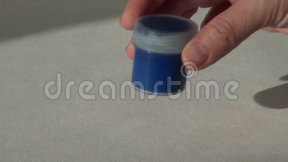 丙烯酸沟蓝漆家庭作业艺术家作品视频的预览图
