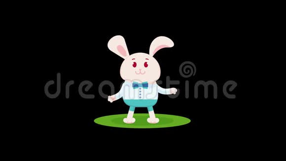 穿着白色衬衫的复活节兔子拿着带有复活节彩蛋的爪柳条篮子视频的预览图