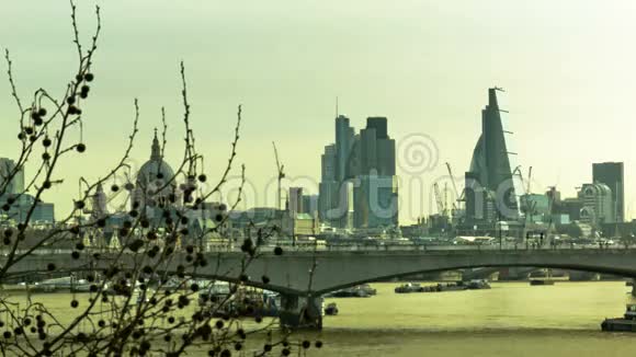拥有摩天大楼和伦敦桥的伦敦全景城市景观视频的预览图