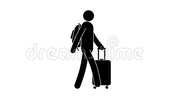男人背着背包带着四个轮子的旅行箱走路视频的预览图