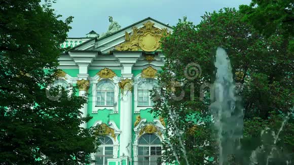 圣彼得堡冬宫的喷泉4K视频的预览图