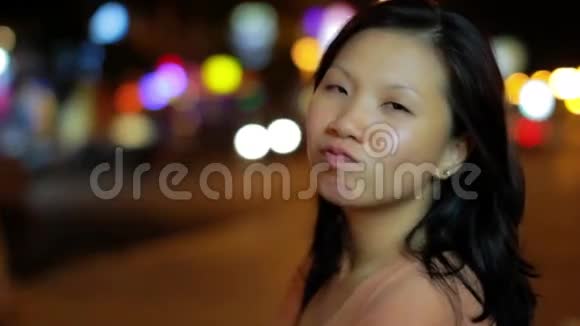 4中国女孩晚上不喜欢这个主意视频的预览图