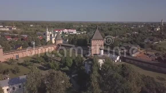飞越俄罗斯弗拉迪米尔州苏兹达尔圣尤蒂米乌斯救世主修道院视频的预览图
