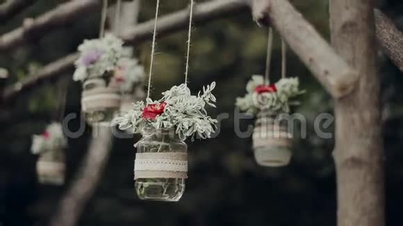 装饰挂着花罐子视频的预览图