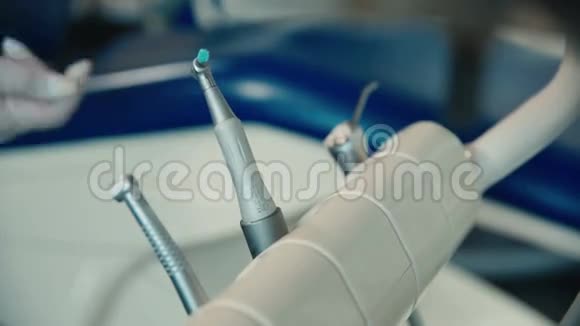 口腔科门诊牙科工具设备视频的预览图