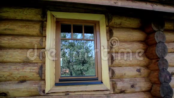 木屋玻璃窗反射视频的预览图