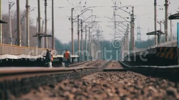 铁路铁路列车及幻境轨道视频的预览图