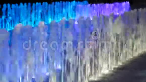 喷泉的近距离拍摄视频的预览图