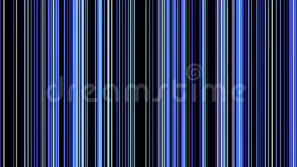 垂直蓝色平行线在黑色背景上从右向左移动无缝循环动画狭窄的霓虹灯视频的预览图