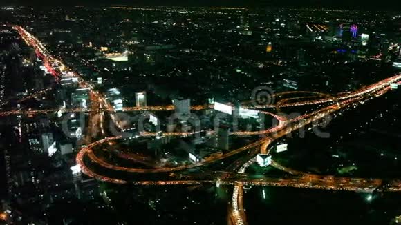 泰国曼谷交通拥堵之夜曼谷高速路口全景视频的预览图