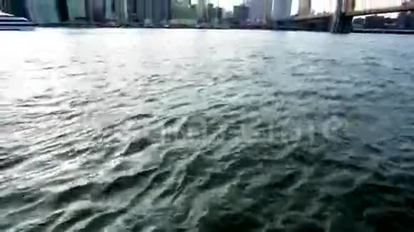 从布鲁克林俯瞰曼哈顿视频的预览图
