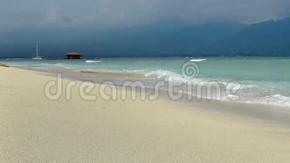 印尼吉利航空美丽的沙滩视频的预览图