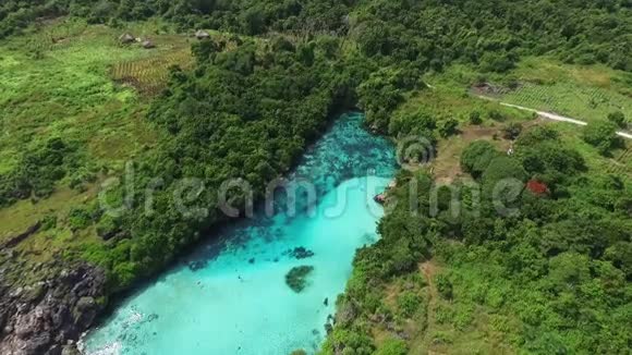 印度尼西亚苏姆巴岛周古里泻湖视频的预览图