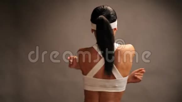 运动少女适合舞蹈现代有氧舞蹈家视频的预览图