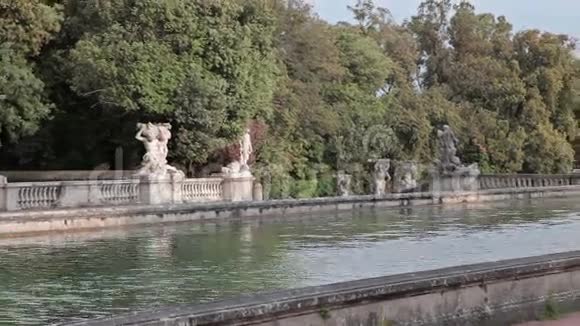 德拉雷吉亚迪卡塞塔瀑布式喷泉视频的预览图