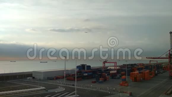 海港系泊西班牙巴塞罗那视频的预览图