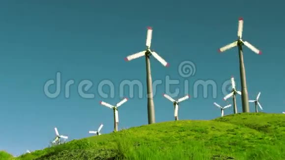 仰望山上的风力涡轮机视频的预览图