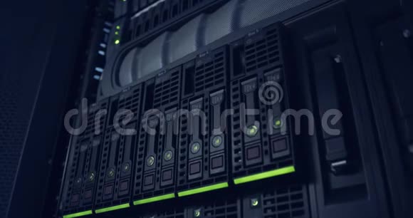 数据中心的大型计算机服务器机房视频的预览图