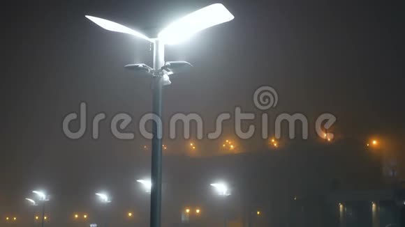 淡雾的夜灯视频的预览图