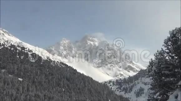 在三个山谷滑雪法国阿尔卑斯山视频的预览图