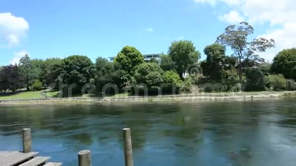 威卡托河经过新西兰汉密尔顿视频的预览图