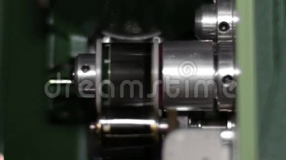 16毫米电影放映机齿轮放映电影视频的预览图