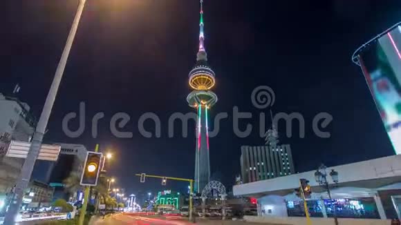 科威特城的解放塔时间超移在夜间照明科威特中东视频的预览图