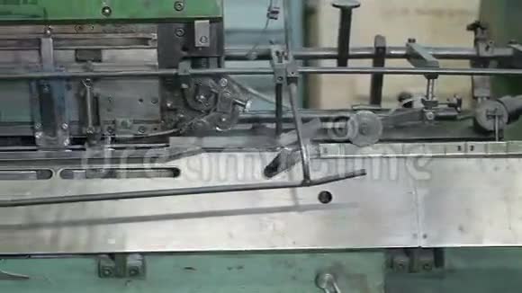 移动相机在印刷标签缝纫切割机构全高清滑杆视频的预览图