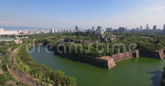 广角大阪城堡空中拍摄视频的预览图