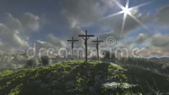耶稣在十字架上时间流逝的云彩下雨视频的预览图