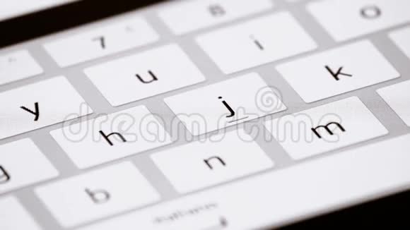 手指触摸虚拟按键构成触摸屏iPad平板电脑的数字键盘视频的预览图