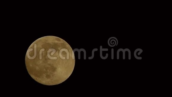 满月在运动中随着时间的推移视频的预览图