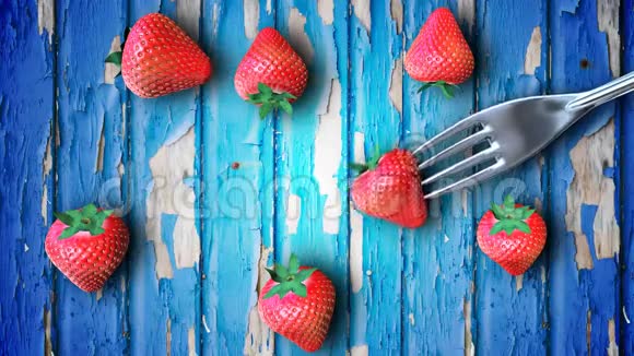 叉子上的草莓视频的预览图