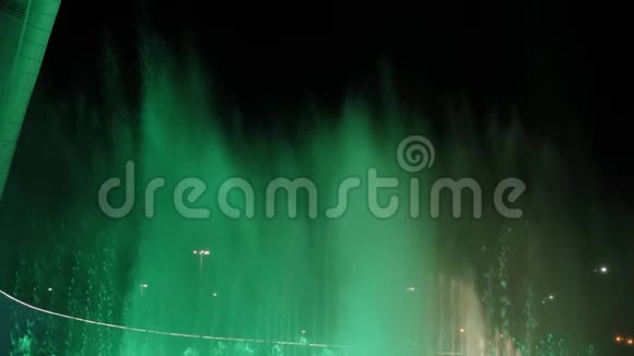 美丽的喷泉表演在俄罗斯索契市视频的预览图