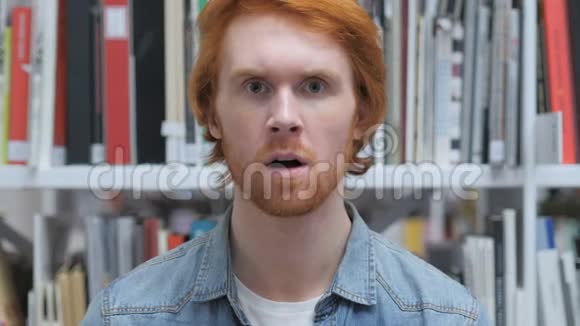 令人震惊目瞪口呆的红头发男人视频的预览图