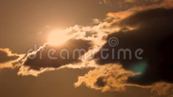 金色日落云景视频的预览图