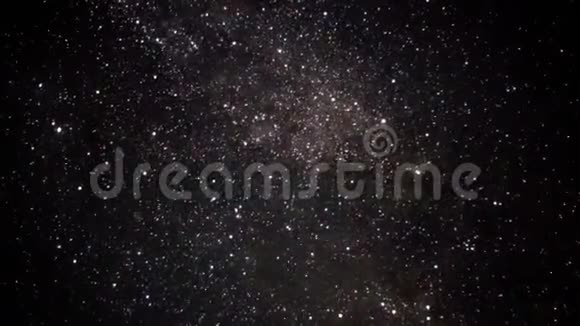 星空时间流逝夜空中的银河系视频的预览图